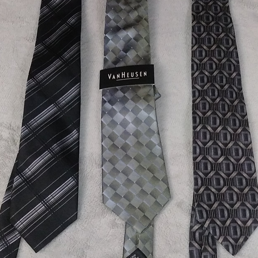 ALFANI-HENRY GRETHEL-VAN HEUSEN TIES - Picture 1 of 3